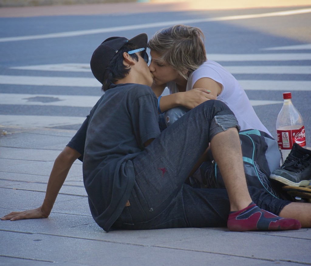 Buenos Aires people are not shy about PDA. 